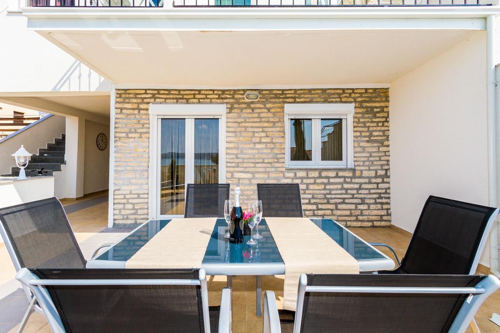 Apartmani Bregovec Maslenica Exterior foto